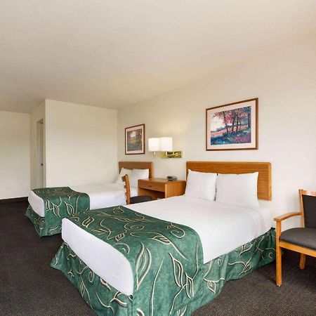 Travelodge By Wyndham Sharon Springs Exterior photo